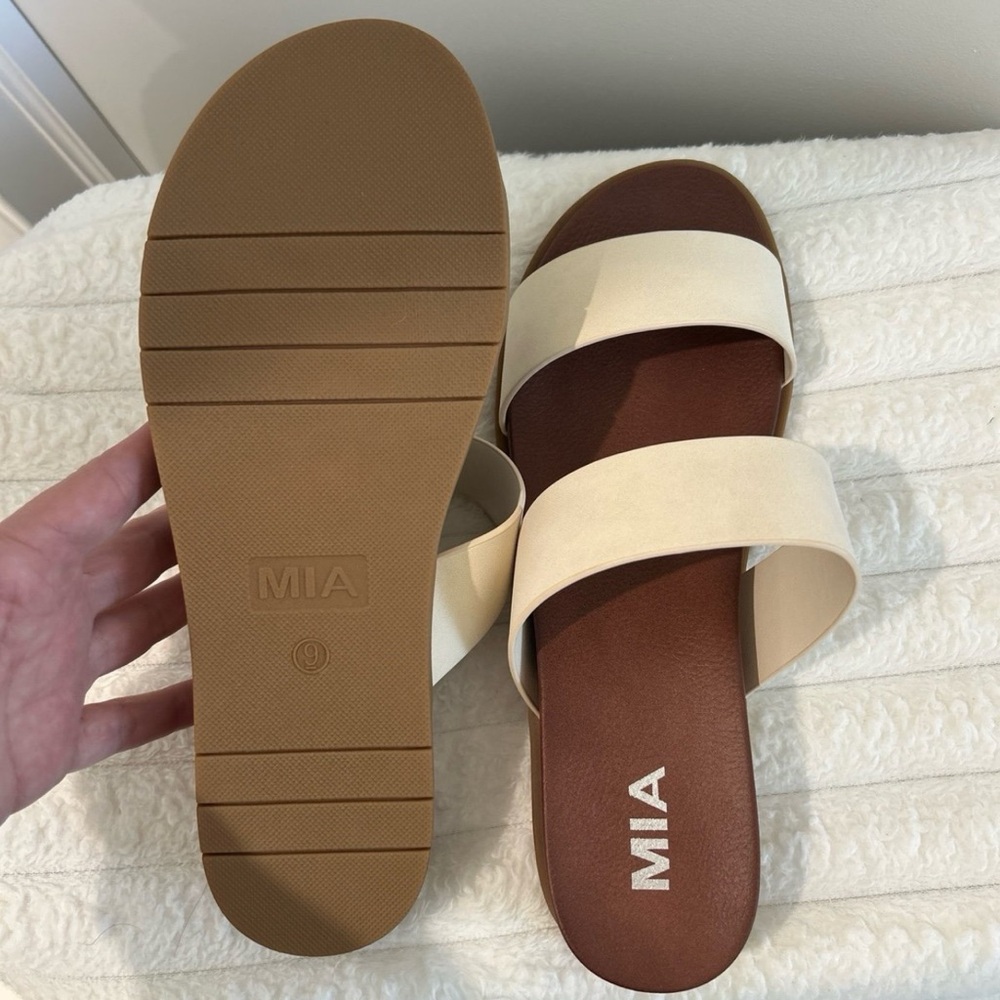 MIA Women's Tan and Cream Slide Sandals - Picture 4 of 4